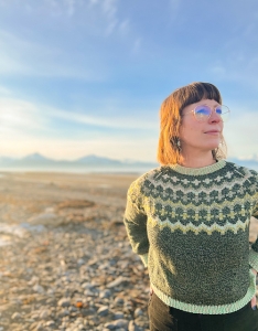 Young lady modelling the Laax sweater on the beach